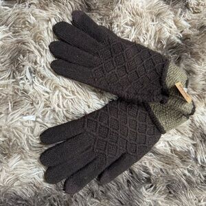 Elegant Knit Gloves in Brown and Olive